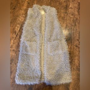 Long faux fur vest style it to dress up or down so cozy! Size medium